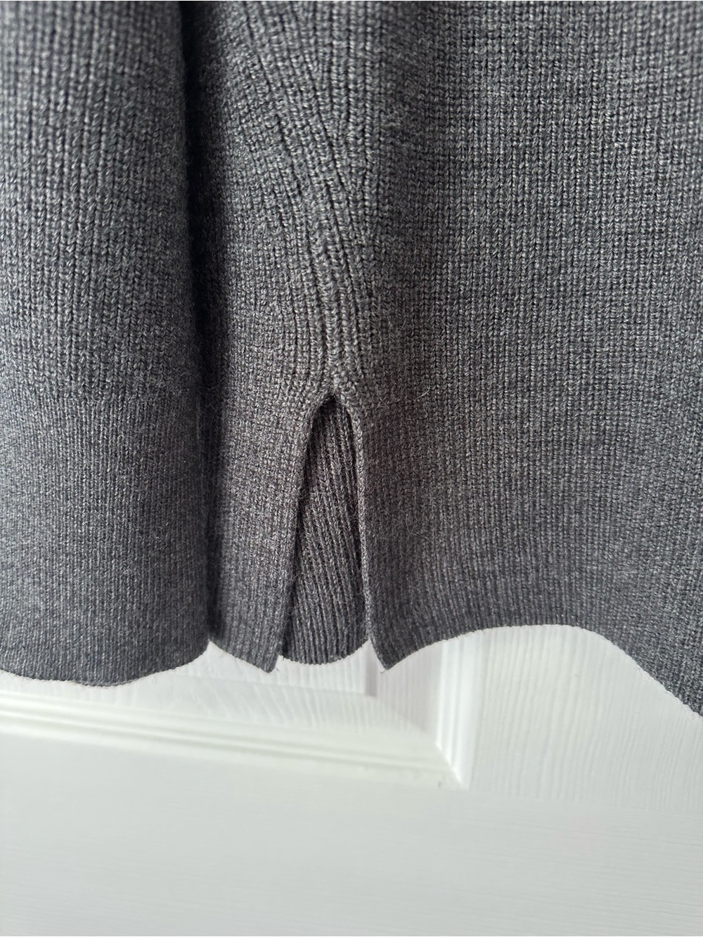 Lululemon Merino Wool-Blend Ribbed Crewneck Sweater Slits Women's Size 8 EUC - Picture 3 of 4